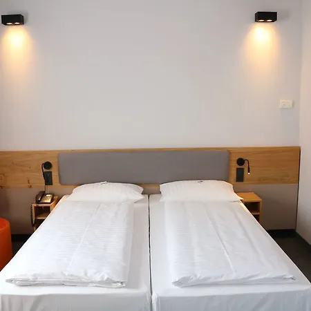 Intercityhotel Szálloda 4*