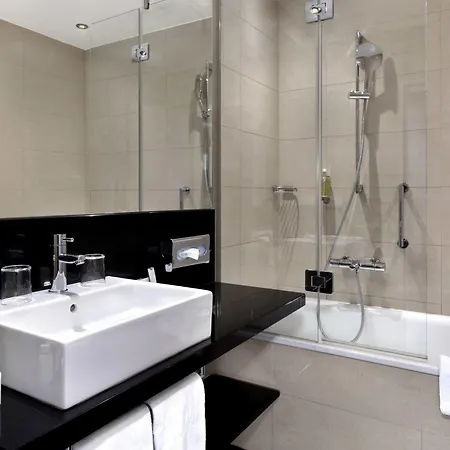 Intercityhotel Szálloda 4*