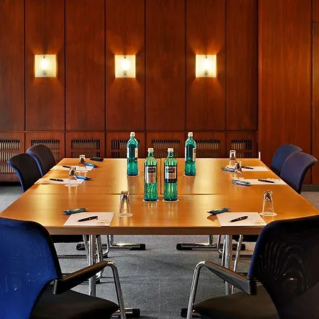 Intercityhotel Szálloda 4*